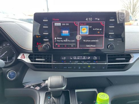 Used 2023 Toyota Sienna XSE image 7