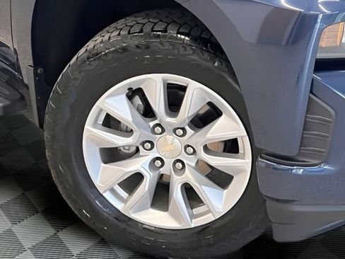 Used 2020 Chevrolet Silverado 1500 Custom w/ Custom Value Package AWD/4WD image 18