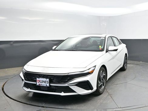 Used 2024 Hyundai Elantra Limited FWD image 5