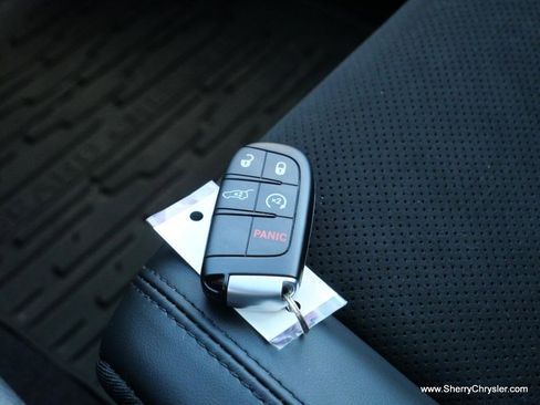 Used 2019 Jeep Grand Cherokee Altitude image 45