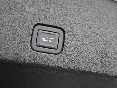 Used 2024 Cadillac XT6 Luxury image 45