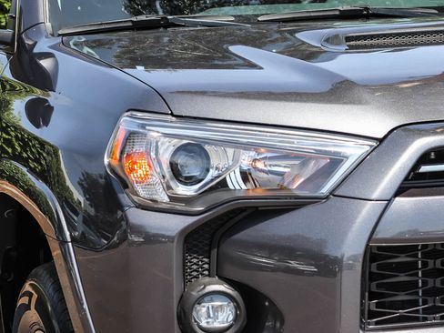 Used 2022 Toyota 4Runner TRD Off-Road Premium w/ Moonroof Package AWD/4WD image 4