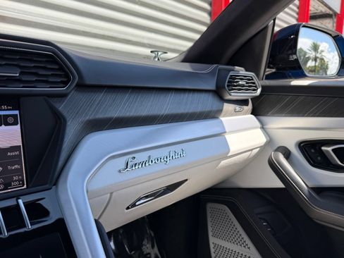Used 2019 Lamborghini Urus AWD/4WD image 38
