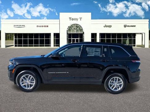 New 2025 Jeep Grand Cherokee Laredo RWD image 5