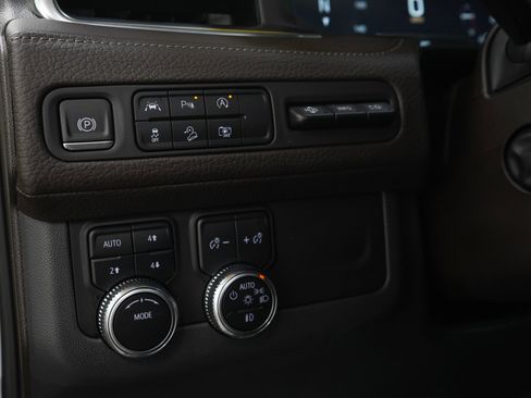 Used 2023 GMC Yukon Denali AWD/4WD image 27