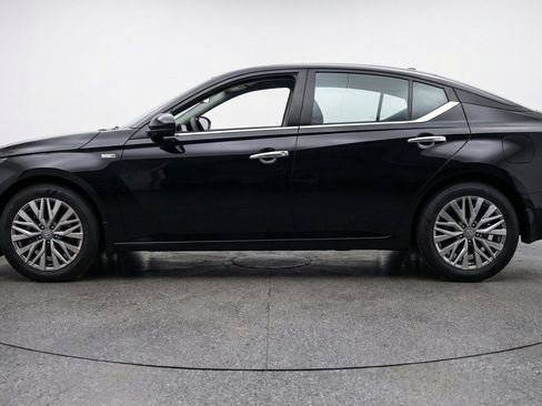 Used 2025 Nissan Altima 2.5 SV FWD image 5