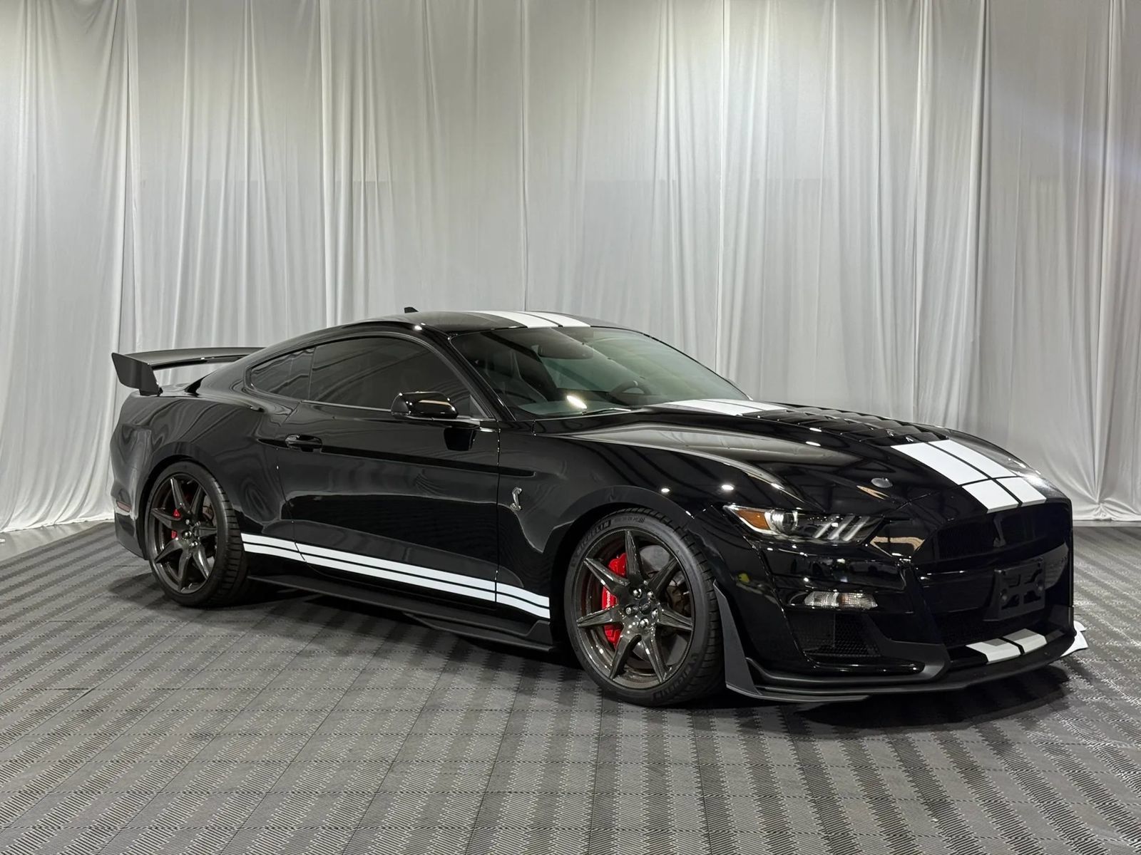 Used 2022 Ford Mustang Shelby GT500 w/ Carbon Fiber Track Pack RWD image 5
