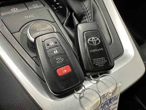 Used 2023 Toyota RAV4 SE w/ Convenience Package AWD/4WD image 29