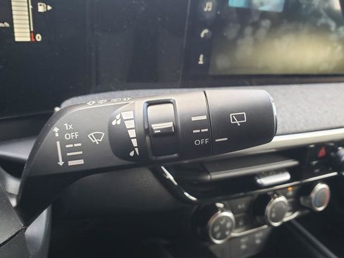 Certified 2025 Nissan Kicks SV image 36