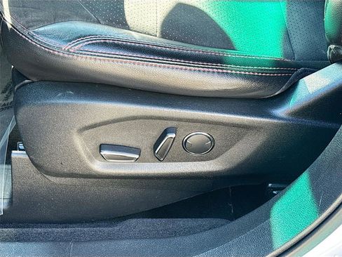 Used 2018 Ford Explorer XLT w/ Equipment Group 202A image 21