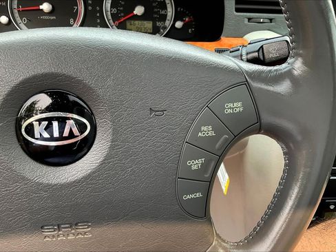 Used 2005 Kia Amanti FWD image 12