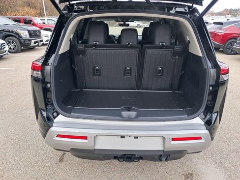 New 2025 Nissan Pathfinder SL w/ SL Premium Package image 24