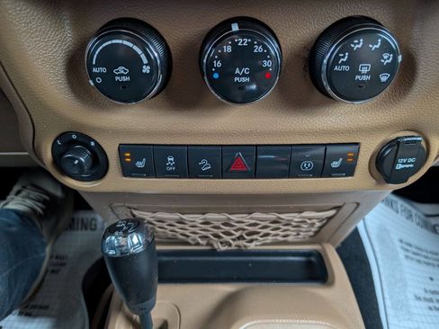 Used 2013 Jeep Wrangler Unlimited Rubicon w/ Max Tow Pkg image 17