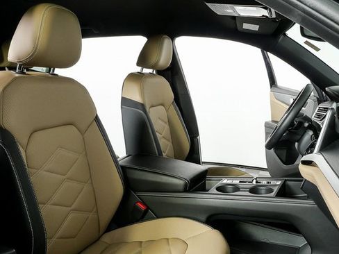 Certified 2024 Volkswagen Atlas Cross Sport SE image 24