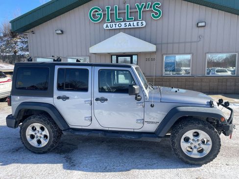 Used 2013 Jeep Wrangler Unlimited Sahara image 2