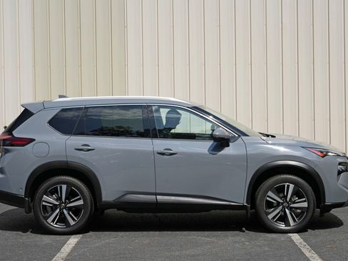 Used 2024 Nissan Rogue SL AWD/4WD image 49
