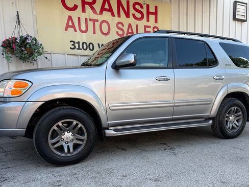 Used 2004 Toyota Sequoia SR5 AWD/4WD image 5