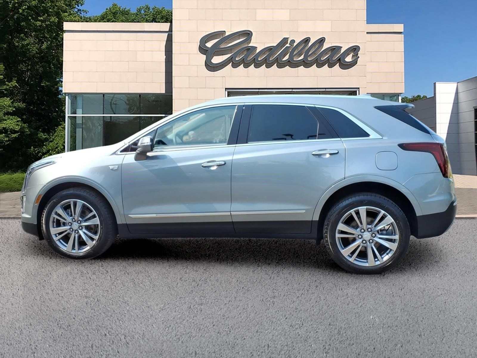 Certified 2024 Cadillac XT5 Premium Luxury AWD/4WD image 2