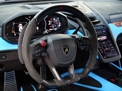 Used 2025 Lamborghini Revuelto AWD/4WD image 22