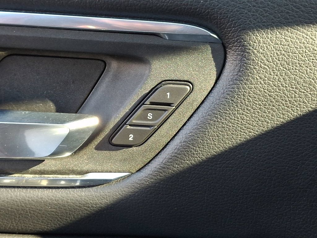 Used 2025 RAM 1500 Laramie AWD/4WD image 15