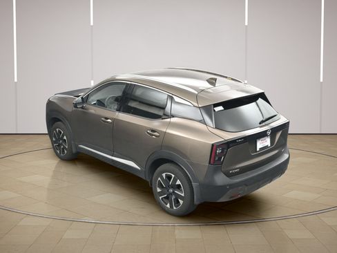 Certified 2025 Nissan Kicks SR FWD image 33