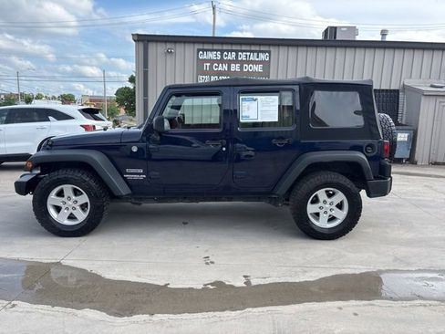 Used 2013 Jeep Wrangler Unlimited Sport w/ Max Tow Pkg AWD/4WD image 4
