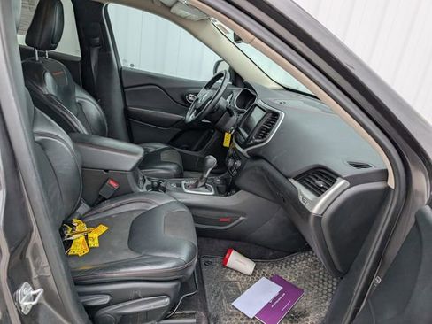 Used 2017 Jeep Cherokee Trailhawk image 20