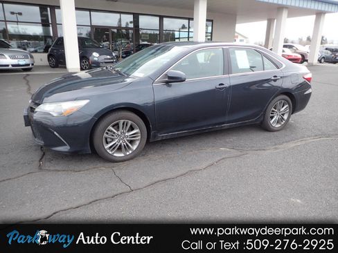 Used 2017 Toyota Camry SE FWD image 1