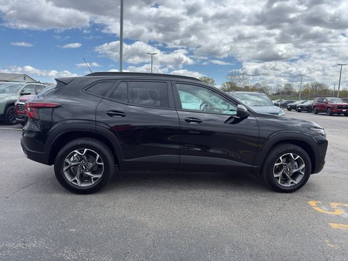 Used 2024 Chevrolet Trax LT w/ Driver Confidence Package FWD image 4