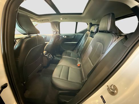 Used 2025 Volvo XC40 B5 Core image 30