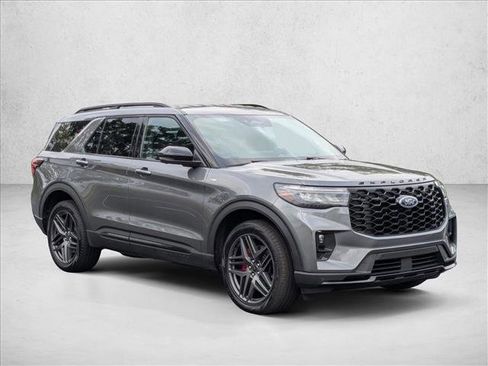 Used 2025 Ford Explorer ST-Line w/ ST-Line Street Pack AWD/4WD image 3