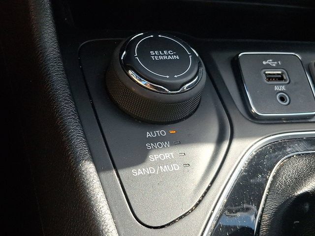 Used 2020 Jeep Cherokee Limited AWD/4WD image 25