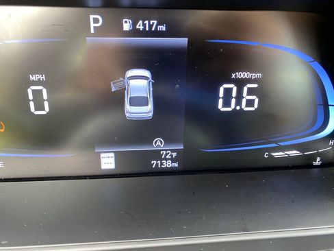 Used 2025 Hyundai Elantra SE image 33