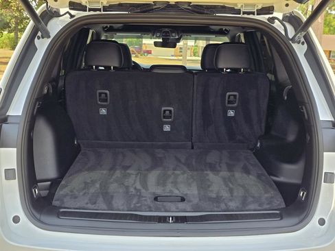 Used 2025 Jeep Grand Cherokee Altitude AWD/4WD image 38