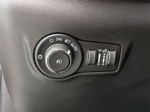 Certified 2024 Jeep Compass Limited image 14