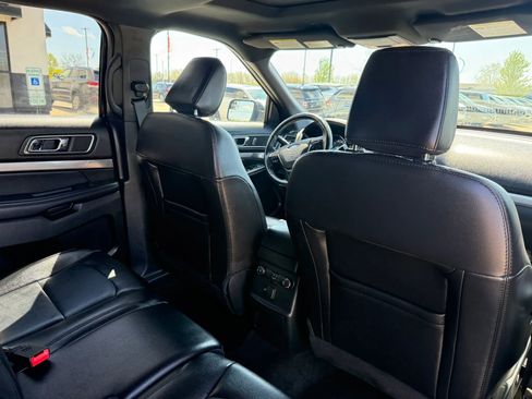 Used 2018 Ford Explorer XLT w/ Equipment Group 202A AWD/4WD image 23