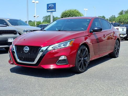 Used 2020 Nissan Altima 2.5 SR w/ Premium Package FWD image 3