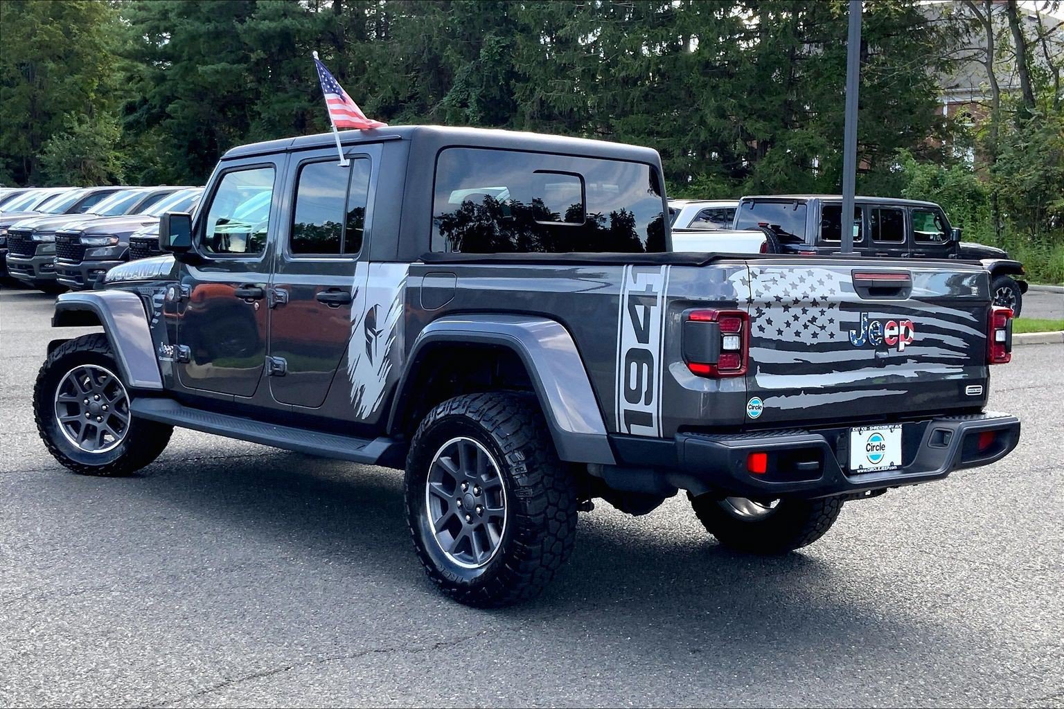 Used 2020 Jeep Gladiator Overland w/ Dual Top Group AWD/4WD image 11