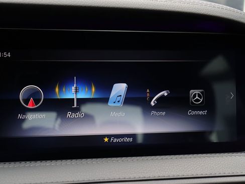 Used 2019 Mercedes-Benz S 560 Sedan image 25