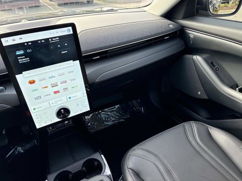 Used 2021 Ford Mustang Mach-E Premium image 16