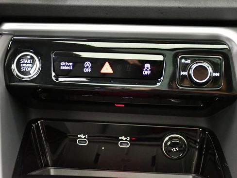 Used 2025 Audi Q5 Premium w/ Convenience Package image 27