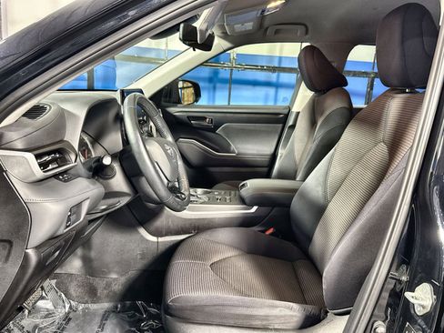 Used 2020 Toyota Highlander LE image 13