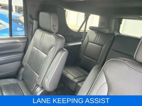 Used 2024 Chevrolet Suburban RST w/ Luxury Package RWD image 9