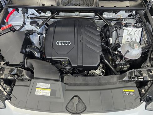 Certified 2025 Audi Q5 2.0T Premium Plus image 10