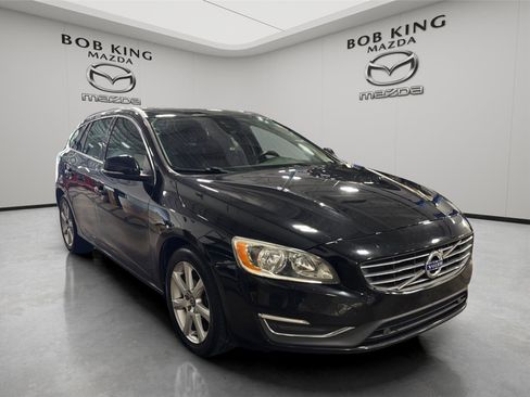 Used 2017 Volvo V60 T5 Premier w/ Convenience Package FWD image 7