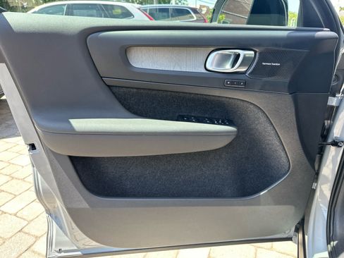 Used 2024 Volvo XC40 B5 Plus w/ Protection Package Premier AWD/4WD image 8
