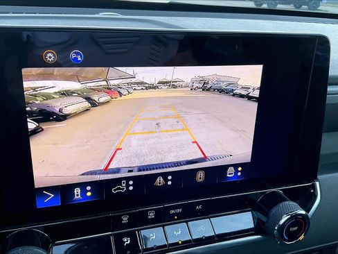 Used 2023 Chevrolet Colorado Trail Boss w/ Technology Package image 25