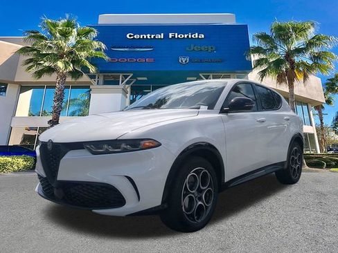 Used 2025 Alfa Romeo Tonale w/ Premium Package AWD/4WD image 9