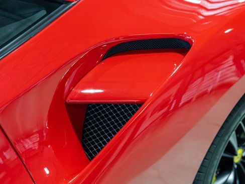 Used 2018 Ferrari 488 GTB RWD image 14