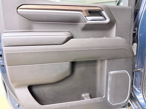 Used 2022 Chevrolet Silverado 1500 LT AWD/4WD image 17